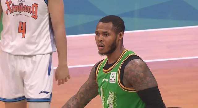 欧冠手机观看-这也叫外援？打了3场比赛18投3中，三分球7投0中，杨鸣又被坑惨了